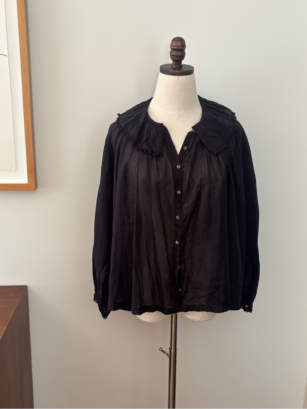 Doen Black Ruffled Collar Button-Front Blouse